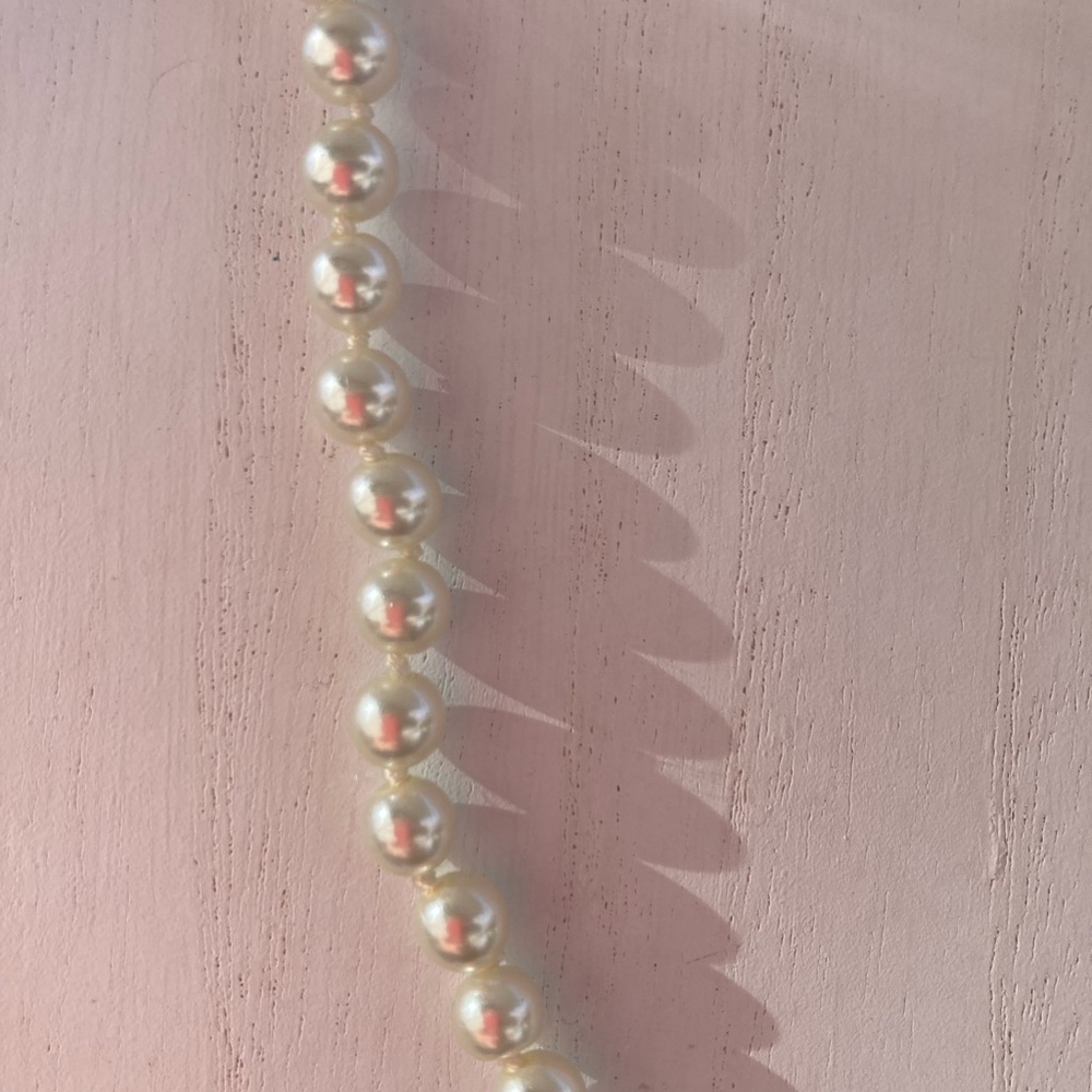 Faux Pearl Necklace White beads 16” long - Picture 4 of 9